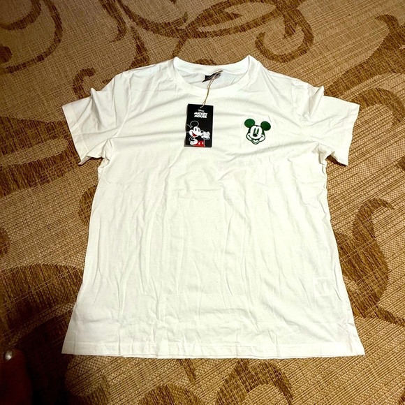 DISNEY White Mickey Mouse Short Sleeve Tee MEDIUM NEW! Green Mickey embroidered - Picture 1 of 7
